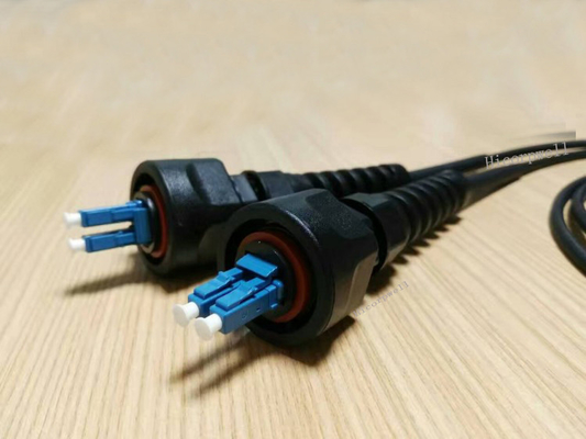 IP67 glasvezel Optische Kabel met de Schakelaarsjasje OD 0.9MM 2MM 3MM van Sc LC of MPO-